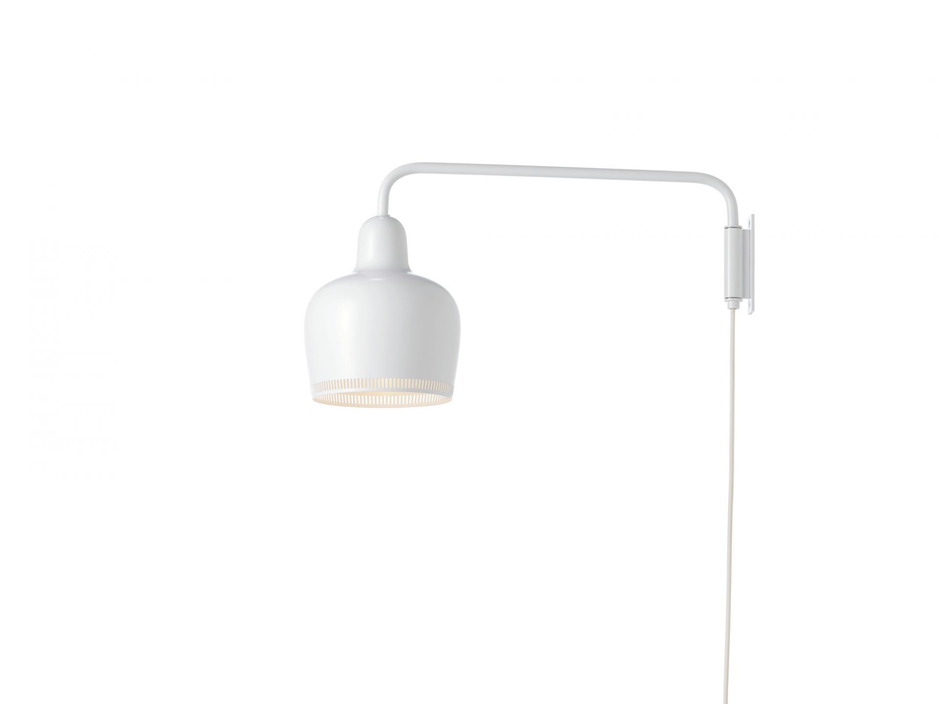 Weiße A330S Golden Bell Wandleuchte von Artek mit schwenkbarem Arm und warmem Lichtschein.